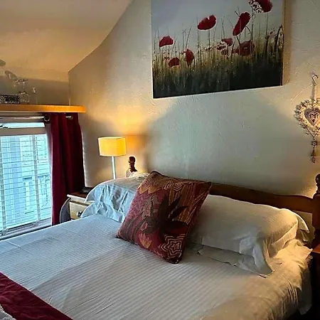 3 Cambridge 4*