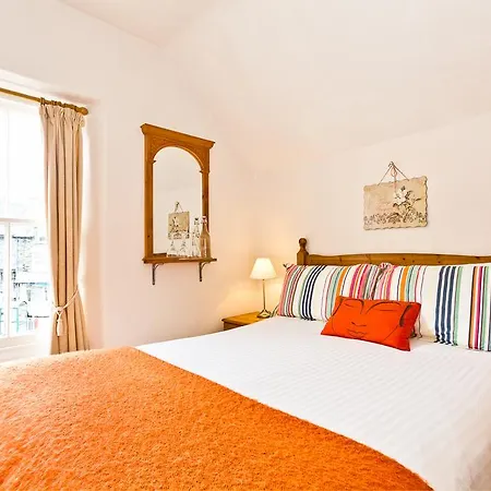 3 Cambridge בית הארחה 4*